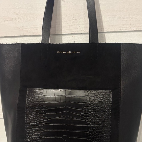 Donna Karan Large Tote Bag
Cashmere Mist Black Designer 14 in×16 in
Never Used ! - Picture 6 of 15